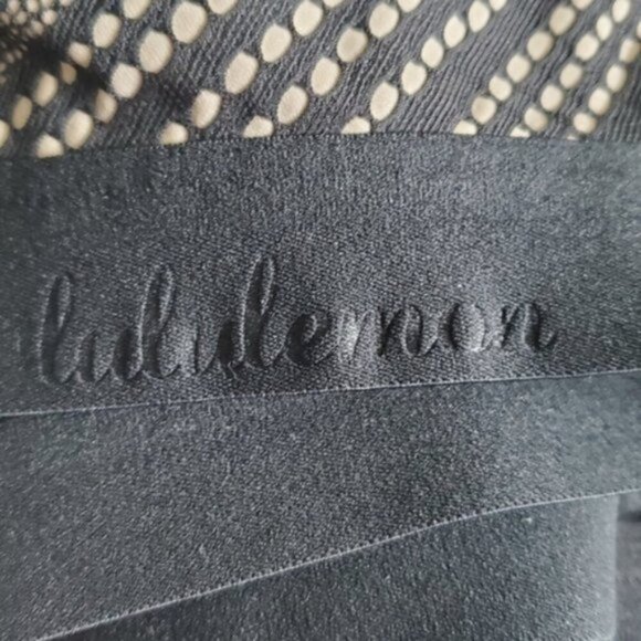 Lululemon awake to lace bra size black/barely biege 34A - Picture 4 of 7